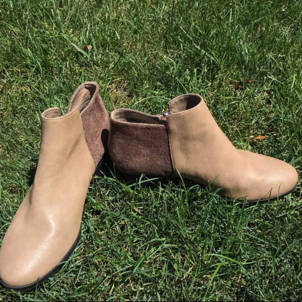 Call it Spring booties - Picture 2 of 3